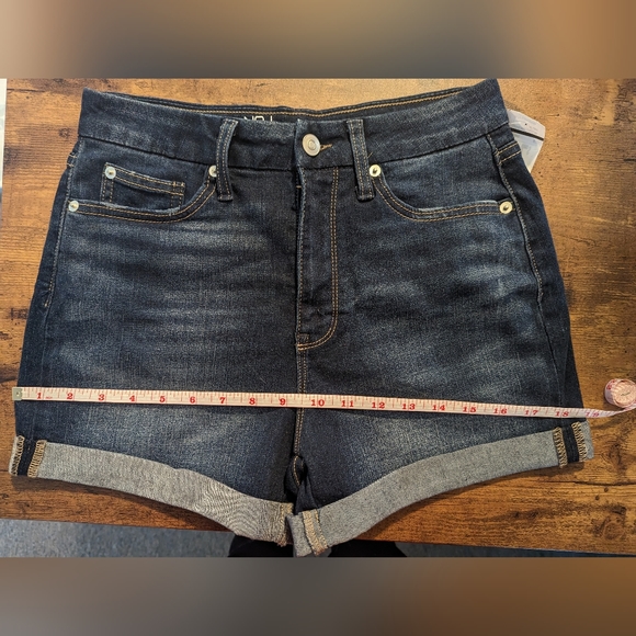 NWT Dark wash denim  "Curvy Mom" Shorts - Picture 6 of 8